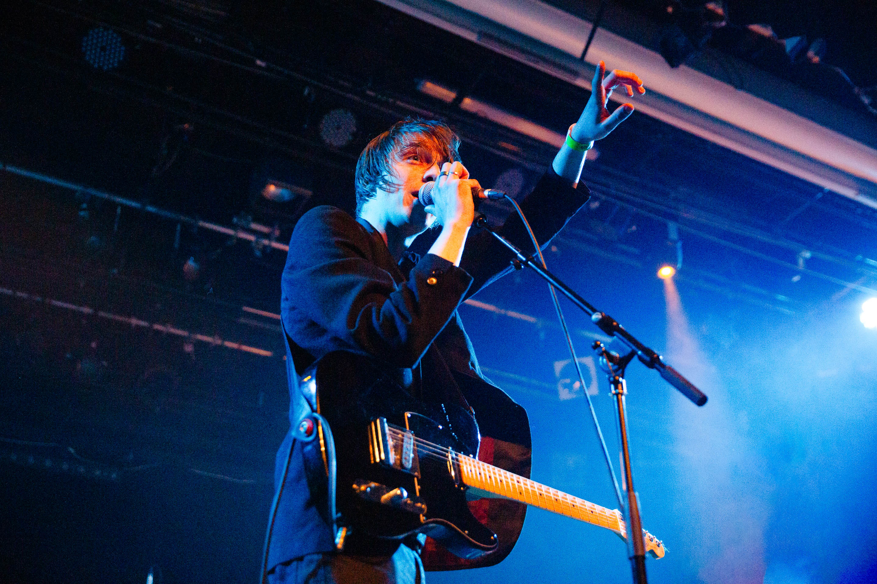 Charlie James of Dead Freights band singing and pointing to the crowd supporting The Libertines at Princess Pavilion Falmouth